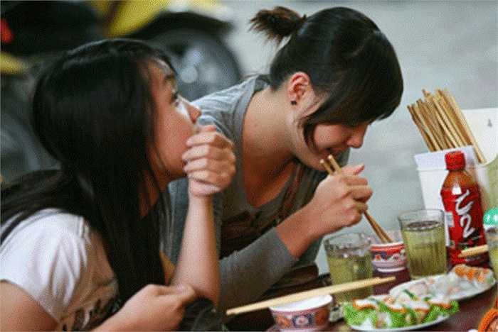 Một nghiên cứu trong cuộc họp thường niên của Hiệp hội châu Âu năm 2011 đã chỉ những người ăn tối muộn có nguy cơ bị bệnh đột quỵ cao hơn người bình thường. 