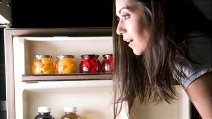 Ăn quá no, nhất là vào buổi tối cơ thể rất dễ bị tích tụ các chất béo dư thừa dẫn đến bạn có thể bị béo phì. Ngoài ra nó cũng có thể khiến bạn có nguy cơ mắc phải rất nhiều các bệnh nguy hiểm như sỏi mật, viêm túi mật, tiểu đường….