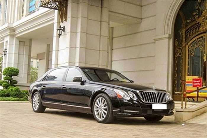Nếu so về mức độ sang trọng thì Maybach 62S vượt mặt Ghost. Siêu xe sang này nặng gần 3 tấn nhưng có thể tăng tốc 0-100km/h chưa đầy 5,2 giây. Tốc độ tối đa giới hạn ở 250 km/h.