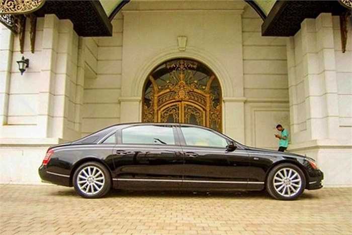 Chiếc Maybach 62S đầu tiên được nhập về Việt Nam vào tháng 04/2009. Xe được trang bị hệ thống treo khí nén Airmatic có thể triệt tiêu phần lớn những phản lực từ mặt đường.