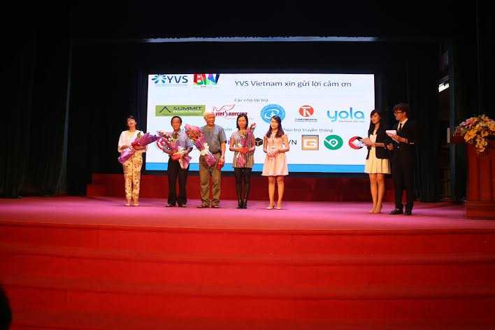 Chàng trai Ngoại thương giành quán quân 'Tranh luận và hùng biện 2015'