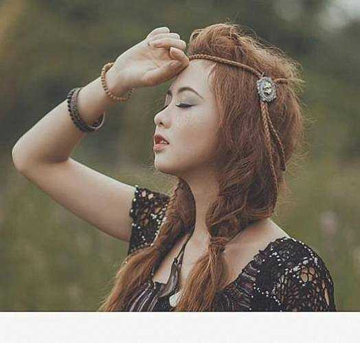 Huyền Giang cũng thường xuyên làm mẫu ảnh cho một số báo mạng.