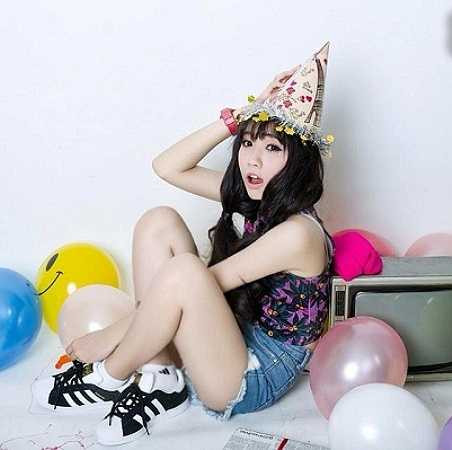 Cô bạn Phạm Thanh Huyền, sinh ngày 15-4-1998, hiện là học sinh lớp 11b18 trường THPT Phú Nhuận, TP Hồ Chí Minh. 