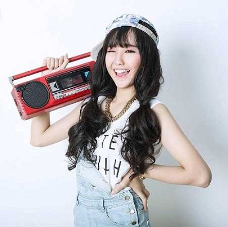 Không chỉ được biết đến là cô bạn xinh xắn, dễ thương của trường Phú Nhuận, Thanh Huyền còn rất đa tài khi đảm nhiệm nhiều việc như teen model, chủ shop kinh doanh,…