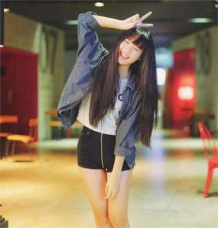 Tuy nhiên, nói vậy chứ gia đình nhắc nhở mình nhiều lắm, rồi bảo mình quan trọng nhất vẫn là học tập mới thành người được', Thanh Huyền chia sẻ. Trong suốt 10 năm học, Thanh Huyền luôn đạt kết quả học sinh giỏi.