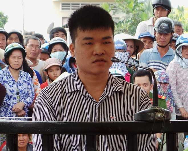 Hung thủ sát hại 3 xe ôm cười lớn khi bị tuyên tử hình