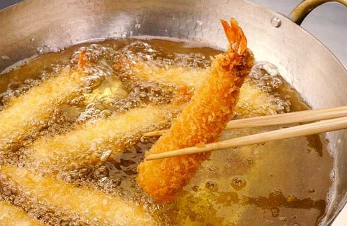 Các chuyên gia ở Viện hàn lâm Sahlgrenska (Pháp) đã tiến hành nghiên cứu dài kì trên chuột và phát hiện thấy rằng, tiêu thụ thực phẩm nhiều dầu, mỡ cũng chính là nguyên nhân làm suy yếu hệ miễn dịch.