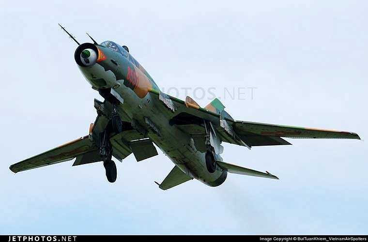 Sau Su-22M, Liên Xô tiếp tục viện trợ cho Việt Nam biến thể Su-22UM3 và Su-22UM3K hai chỗ ngồi dùng để huấn luyện phi công chiến đấu. Các mẫu này là biến thể xuất khẩu dựa trên Su-17UM3 với hệ thống điện tử hàng không tương tự Su-17M3, cất cánh lần đầu ngày 21/9/1978.