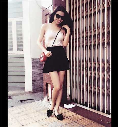 Một 'cây' trang phục nhẹ nhõm khác của người đẹp khi mùa hè tới. 