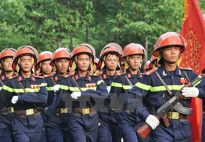 Khối Cảnh sát phòng cháy chữa cháy tham gia hợp luyện. (Ảnh: Trọng Đức/TTXVN)