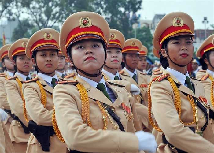 Lực lượng nữ Cảnh sát giao thông tham gia buổi hợp luyện. Ảnh: (Trọng Đức/TTXVN)