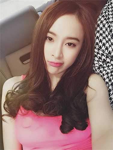 Angela Phương Trinh phụng phịu đáng yêu.