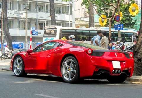 Ferrari 15 tỷ của thiếu gia Sài thành xuống phố