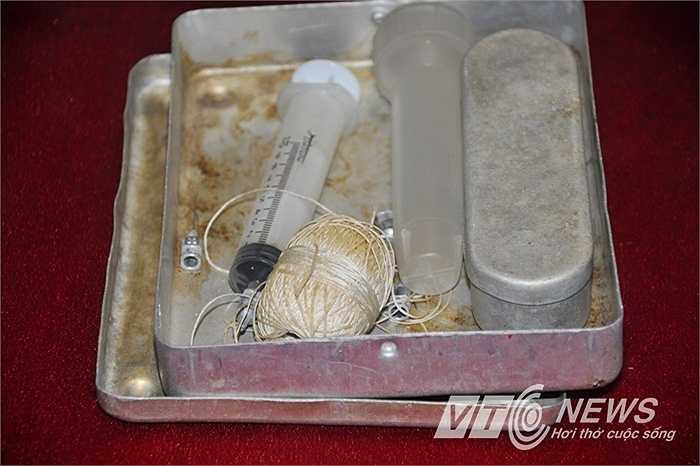 Dụng cụ y tế của mặt trận hậu cần phục vụ cho tiền tuyến.