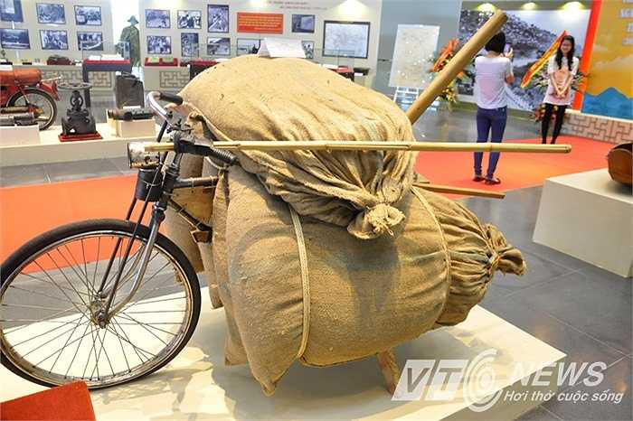 Chiếc xe đạp thồ làm nên lịch sử của quân và dân ta.