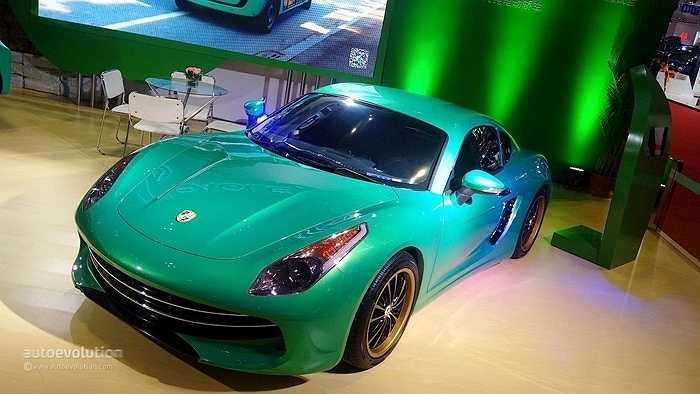 Không quá khó để nhận ra nó mang đầu của siêu xe Ferrari F12 Berlinetta nhưng phần thân lại là của Porsche Cayman. (Thái Anh)
