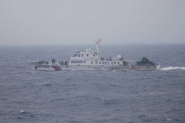 Tàu Cảnh sát biển lớn nhất tuần tra chung với Trung Quốc