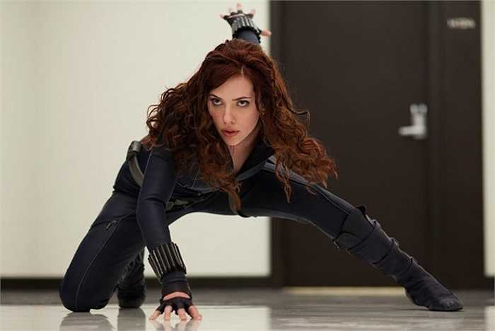 Scarlett Johansson: Kiều nữ bốc lửa là thỏi nam châm hút fan số một của Marvel Studios. Khi Scarlett Johansson lần đầu xuất hiện trong Iron Man 2, nhiều người nghi ngờ rằng cô sẽ chỉ là một 'bình hoa di động' bên cạnh các nam nhân anh hùng. Nhưng trải qua ba tác phẩm, nhân vật nữ điệp viên Natasha Romanoff/Black Widow của cô trở thành biểu tượng nữ quyền với vẻ đẹp mạnh mẽ, cá tính. 