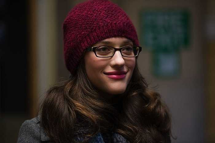 Kat Dennings: Trong thế giới phim của Marvel Studios, không chỉ mình Scarlett Johansson sở hữu vòng một đáng ghen tị. Kat Dennings cũng có một thân hình bốc lửa không hề kém cạnh. Làn da trắng như sứ, cặp môi đỏ mọng hút hồn, cùng những đường cong cơ thể khiến mỹ nhân 28 tuổi trở thành 'thần Vệ nữ' trong tâm trí của không ít cánh mày râu. 