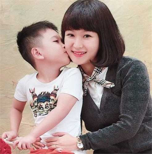 Dương Quỳnh Tâm (29 tuổi, quê Hải Dương) hiện sống và làm việc tại Hà Nội. Thời gian gần đây, cô gây chú ý trên mạng nhờ sở hữu nhan sắc trẻ trung như thiếu nữ đôi mươi. 