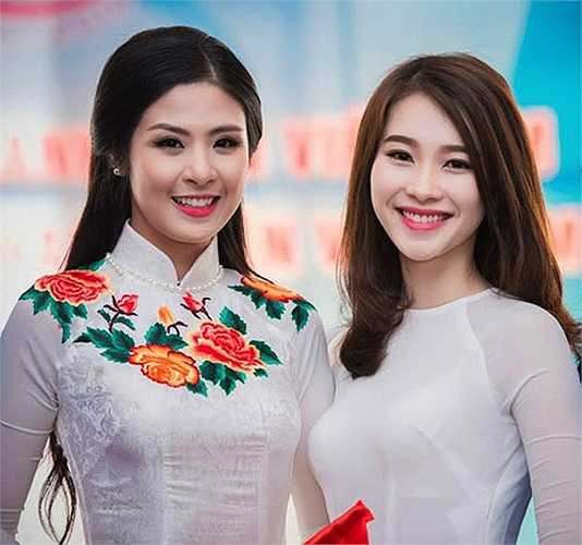 Tà áo dài trắng đặc biệt hợp với vẻ đẹp dịu dàng, duyên dáng của Hoa hậu Thu Thảo và khiến cô 'ghi điểm'. 