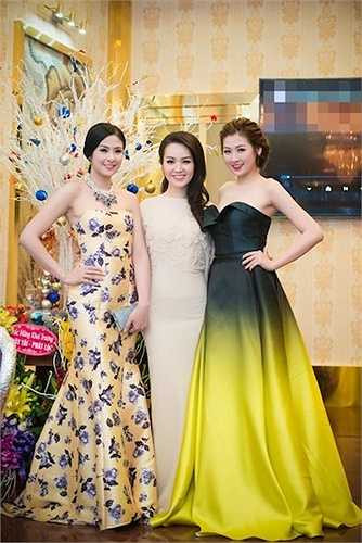 Trong bức ảnh này, Hoa hậu Ngọc Hân, Á hậu Thụy Vân và Á hậu Tú Anh 'mỗi người một vẻ, mười phân vẹn mười'. 