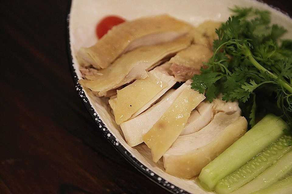 Đi ăn cơm gà Hải Nam Kampong 'ngon lạ' phố Lò Đúc