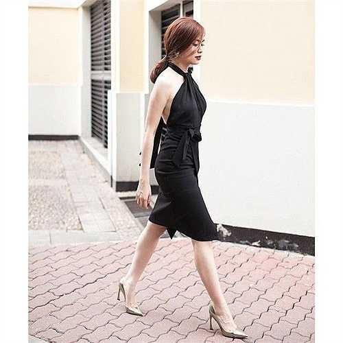 Thế nhưng, mọi vấn đề về mặt hình thể đã được hóa giải khi Hoàng Thùy Linh giảm cân. Giờ đây, cô đang sở hữu một thân hình cân đối mà bất cứ cô gái nào cũng ao ước: Thon thả nhưng không gầy gò, săn chắc nhưng vẫn nuột nà và quan trọng hơn, đó là một thân hình đầy sức sống.