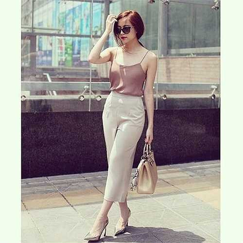 Quay trở lại với trường hợp của Hoàng Thùy Linh. Dường như, thần thái ngôi sao là thứ gì đó rất bản năng đối với nữ ca sĩ 27 tuổi.