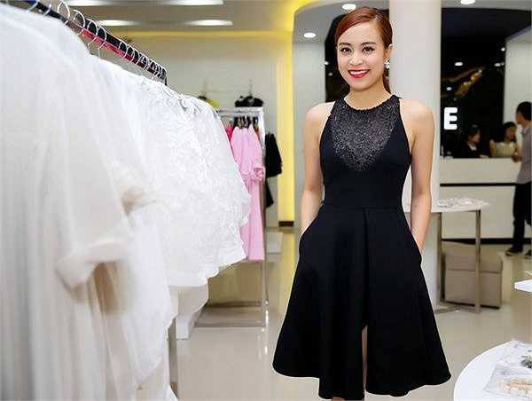 Giả sử, cũng với một bộ trang phục quyến rũ của Lâm Gia Khang, cũng cách trang điểm phá cách ấn tượng, cũng với mái tóc đuôi ngựa điểm nhấn trên sàn diễn Dior, nhưng nếu Hoàng Thùy Linh không tự tin, không thiêu đốt người khác bằng đôi mắt quyền lực, cái nhìn kiêu hãnh thì cô đã không tỏa sáng như thế. 