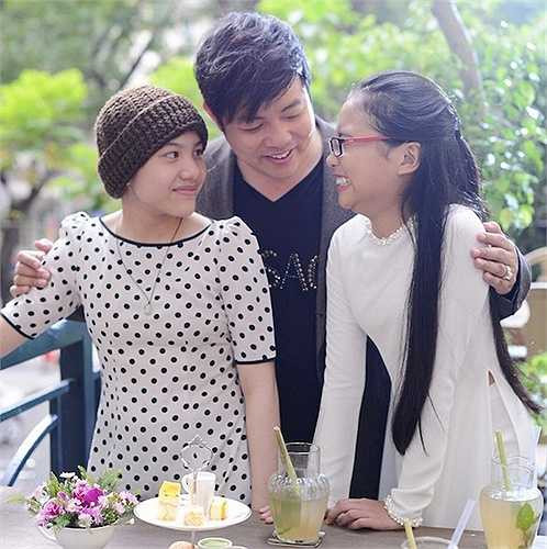 Giấy tờ chứng nhận Huyền Trân làm con nuôi được nam ca sĩ gốc Huế hoàn thành vào 18/3 vừa qua. Nam ca sĩ sẽ hỗ trợ cho giọng ca nhí chuyên hát nhạc Trịnh phát triển sự nghiệp ca hát. .