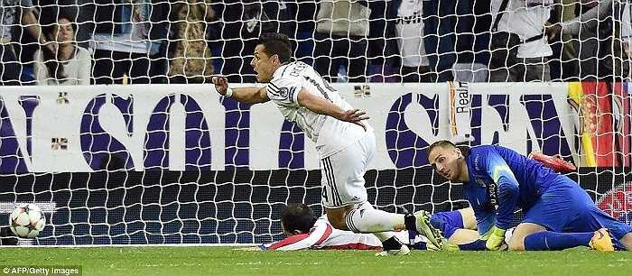 Chicharito đã tỏa sáng với bàn duy nhất cho Real Madrid dù có những thời điểm anh bỏ lỡ các pha bóng khá ngon ăn