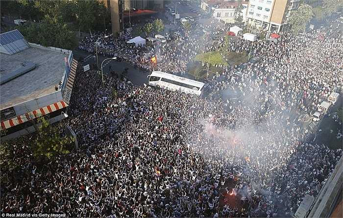Một nửa thành Madrid ăn mừng thắng lợi của Kền kền trắng