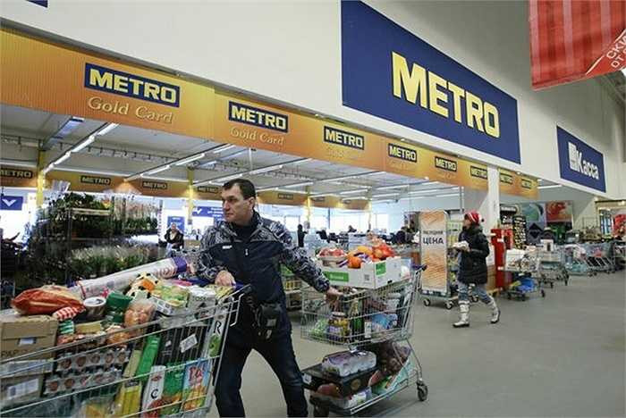 Metro phục vụ khoảng 21 triệu khách hàng trên khắp thế giới với một loạt các sản phẩm và dịch vụ. 