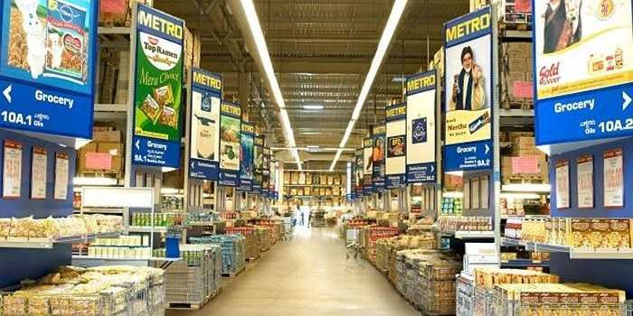 Với đà phát triển ngày càng nhanh, năm 1968, Metro bắt đầu mở rộng ra thị trường nước ngoài và đặt cửa hàng đầu tiên ở Hà Lan. 