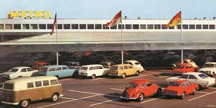 Đến năm 1970, siêu thị Metro mở cửa hàng đầu tiên ở Bỉ - nước láng giềng Đức. Thời điểm này, Metro đã sở hữu tới 13 cửa hàng trong nước. 