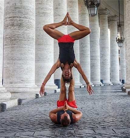 Honza là người Cộng hòa Séc, trong khi Claudine sinh ra tại Newyork (Mỹ). Họ kết hôn vào năm 2008. Hai vợ chồng hiện làm huấn luyện viên yoga.