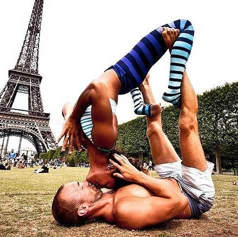 Bức hình được chụp tại tháp Eiffel (Pháp).