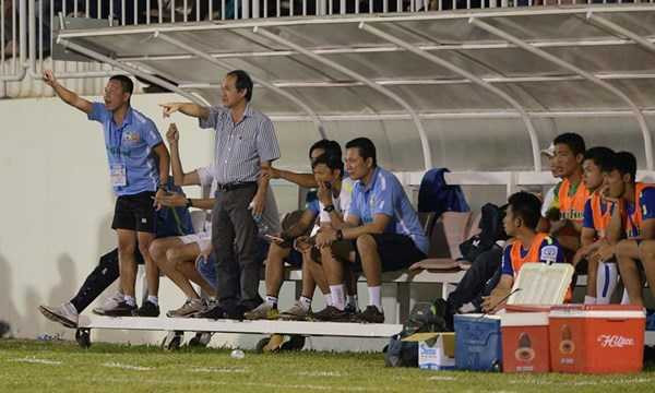 Bầu Đức xuống sân chỉ đạo