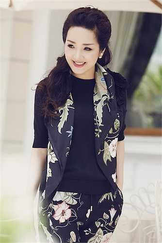 Không chỉ đi dự sự kiện với váy áo đắt tiền, trang phục dạo phố của cô cũng có gía lên đến hàng trăm triệu.