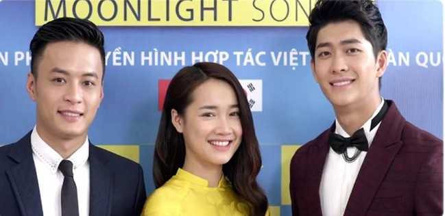 Linh xuất hiện trong buổi họp báo và bất ngờ được Khánh giới thiệu với mọi người là bạn gái của Junsu.