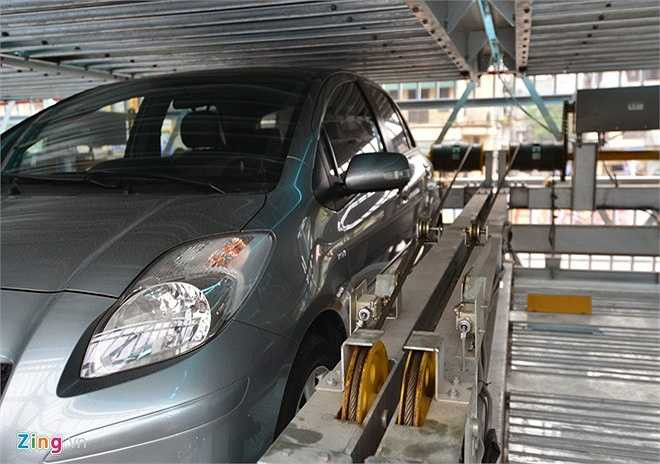 Hệ thống được lập trình thông minh, khoảng cách giữa các pallet được tính toán hợp lý để tiết kiệm diện tích khai thác.