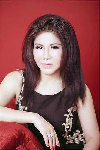 Sơn Tuyền đạt được thành công trong âm nhạc phần nhiều là sự thúc giục, động viên của bạn bè và quý nhân giúp đỡ trên đường đời. Từ sự khích lệ của ca sĩ Khánh Ly trong một dịp tình cờ nghe Sơn Tuyền hát và khuyến khích muốn hát là phải về California.