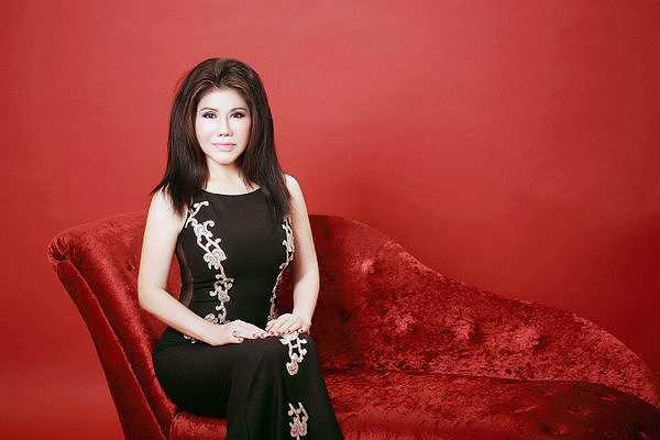 Trong những ngày chuẩn bị cho chương trình Sol Vàng sẽ diễn ra ngày 9/5 tới tại Nhà hát Hoà Bình, ca sĩ Sơn Tuyền cho biết chị có rất nhiều cảm xúc khác nhau. Trước hết đó là niềm hạnh phúc lớn lao khi biết rằng khán giả nơi quê nhà vẫn nghe và chờ đợi chị đến hôm nay.