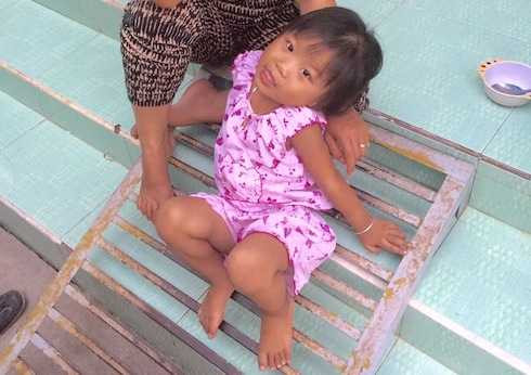 bé Như cháu cụ trù