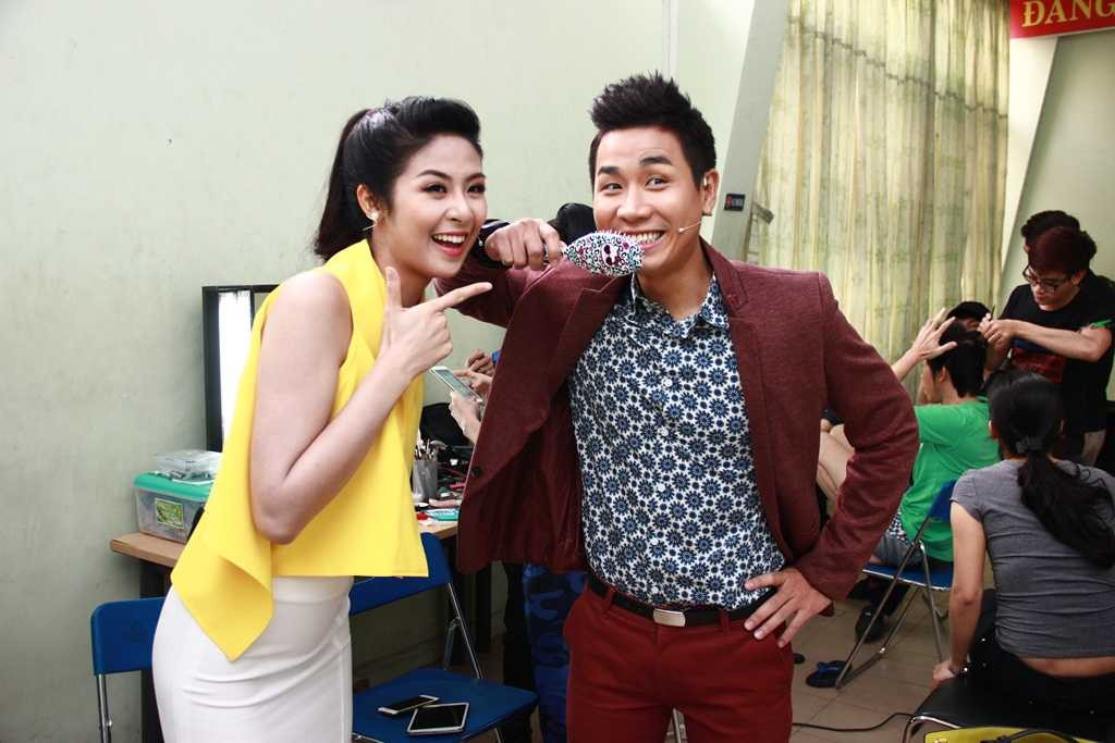 Hoài Linh phối hợp với Việt Hương 'đá xoáy' Angela Phương Trinh