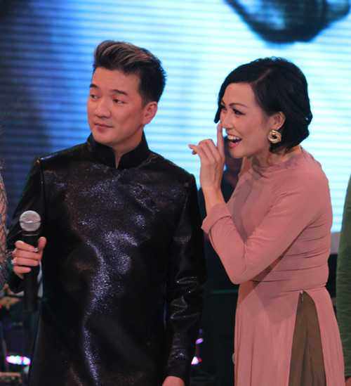 Mr. Đàm và Phương Thanh trình diễn chung trên sân khấu Làn sóng xanh