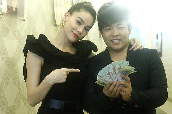 Nam ca sĩ từng khoe tiền đứng cạnh Hồ Ngọc Hà