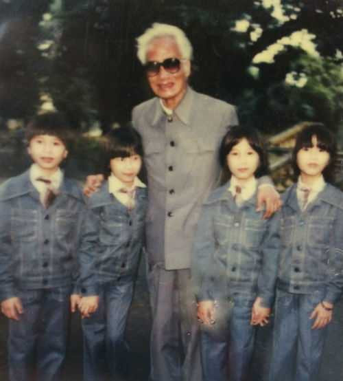 Chuyện chưa kể về ca sinh 4 'chấn động' được cố Thủ tướng Phạm Văn Đồng đỡ đầu