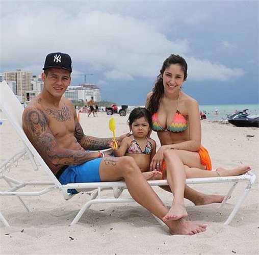 Có một gia đình yên ấm nhưng tay chơi người Argentina vẫn không thể quên được thói Don Juan kể từ ngày mới lập nghiệp